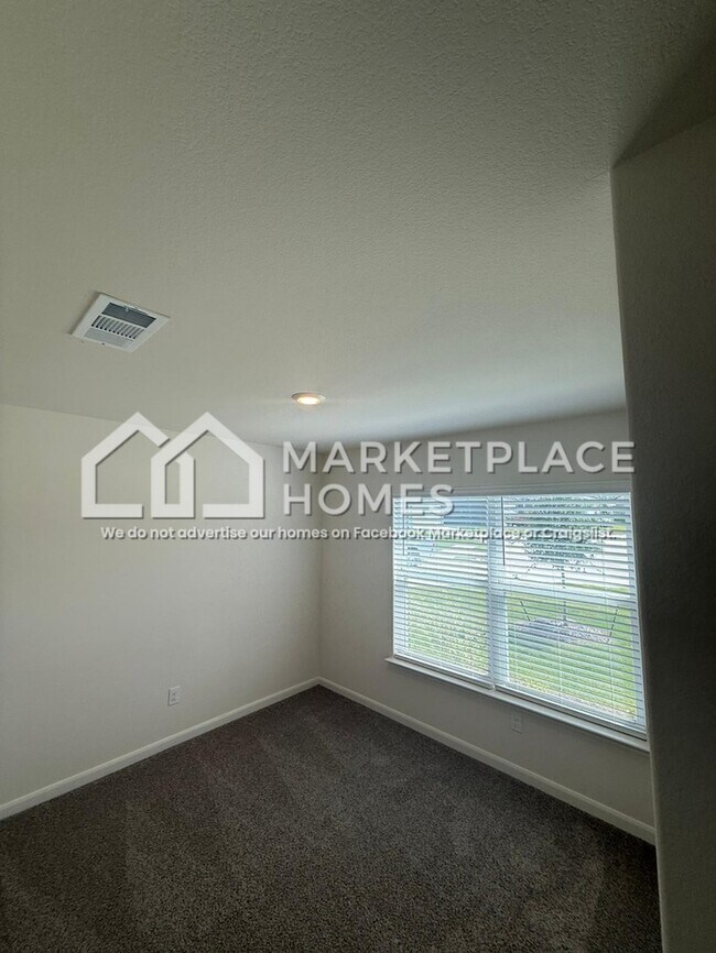 Building Photo - 904 Crimson Wolf Rd