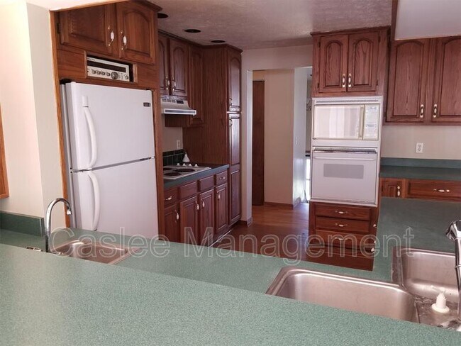 Building Photo - 1049 DeLeone Dr