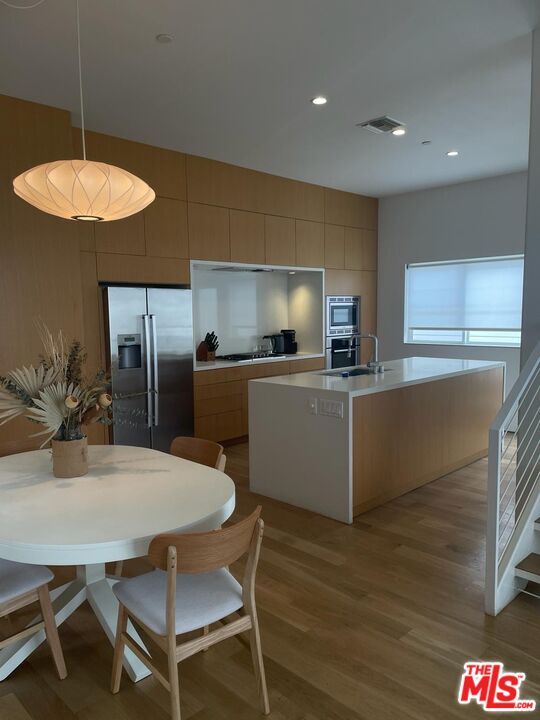 Building Photo - 338 Rennie Ave