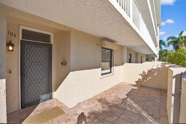 Building Photo - 300 N Hwy A1A