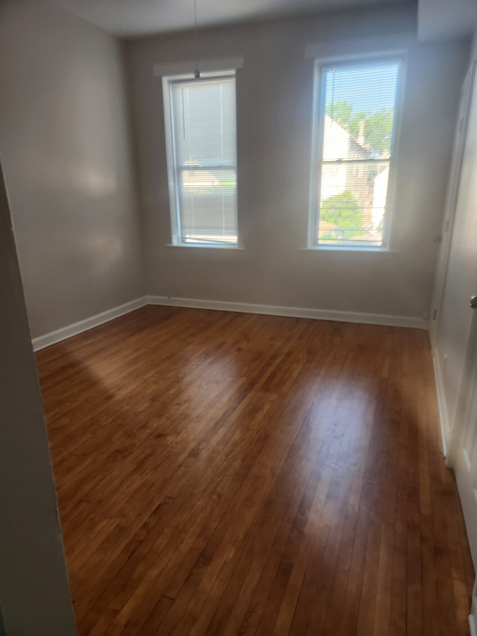 Living Room - 2326 S Homan Ave