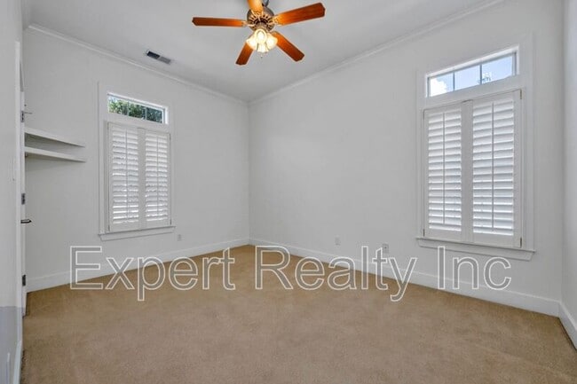 Building Photo - 6285 S Clubview Cir