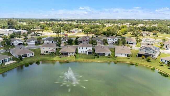 Building Photo - Spacious 5-Bedroom Home with Resort-Style ...