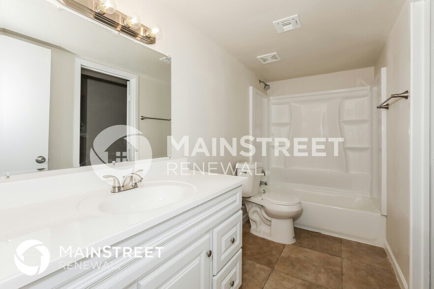 Building Photo - 921 S Val Vista Dr