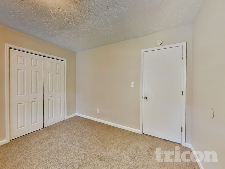 Building Photo - 211 Robin Ln