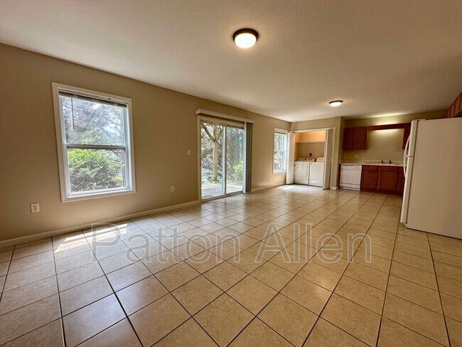 Building Photo - 2 Zell Ln