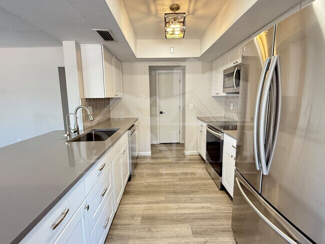 Building Photo - 3617 S Siesta Ln