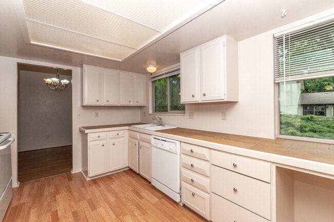 Building Photo - 6674 Braun Ct