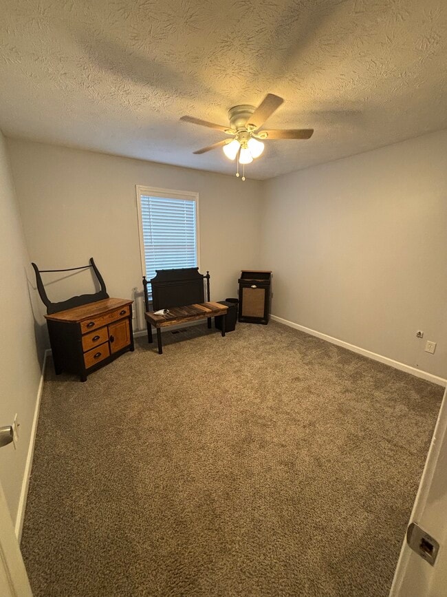 Building Photo - 608 Lakeview Dr