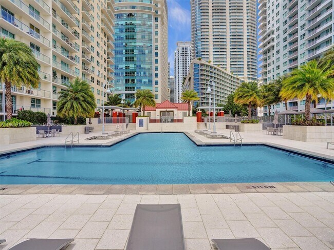 Building Photo - 1155 Brickell Bay Dr
