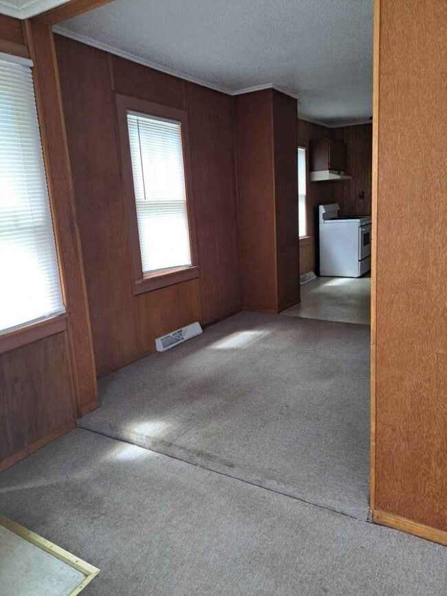 Building Photo - 114 W Garfield St