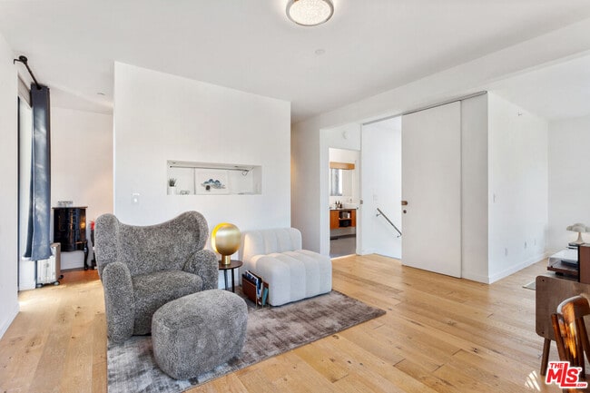 Building Photo - 3248 Descanso Dr