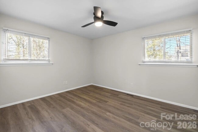 Building Photo - 801 Davenport St