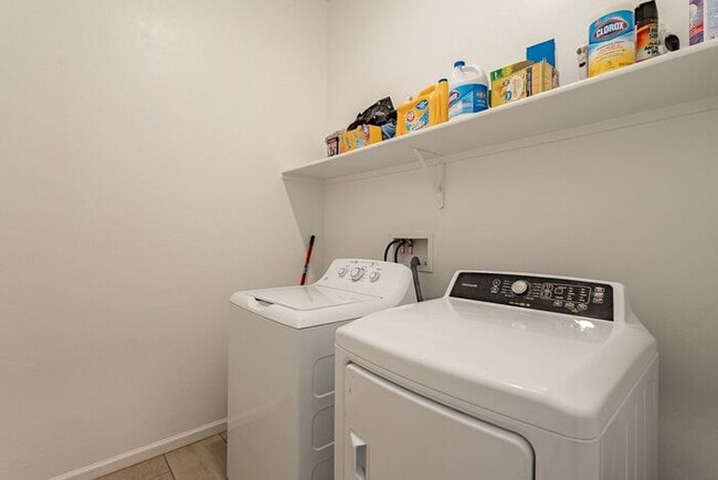 Building Photo - Bright & Spacious 4-Bed Home with 3-Car Ga...