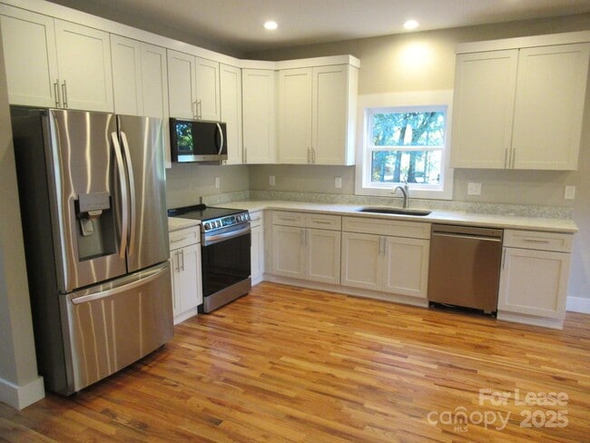 Building Photo - 2071 Gladwood Ln