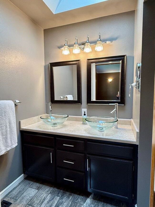 Building Photo - Immaculate Mill Creek Rambler | A/C • Cul-...