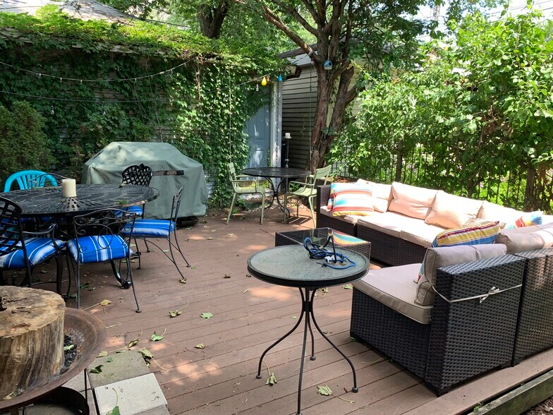 Building Photo - 1142 W Wolfram St