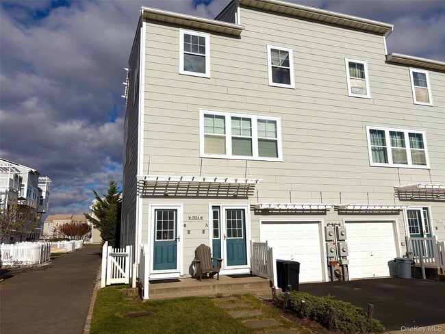 Primary Photo - 70-24 Sandy Dune Way