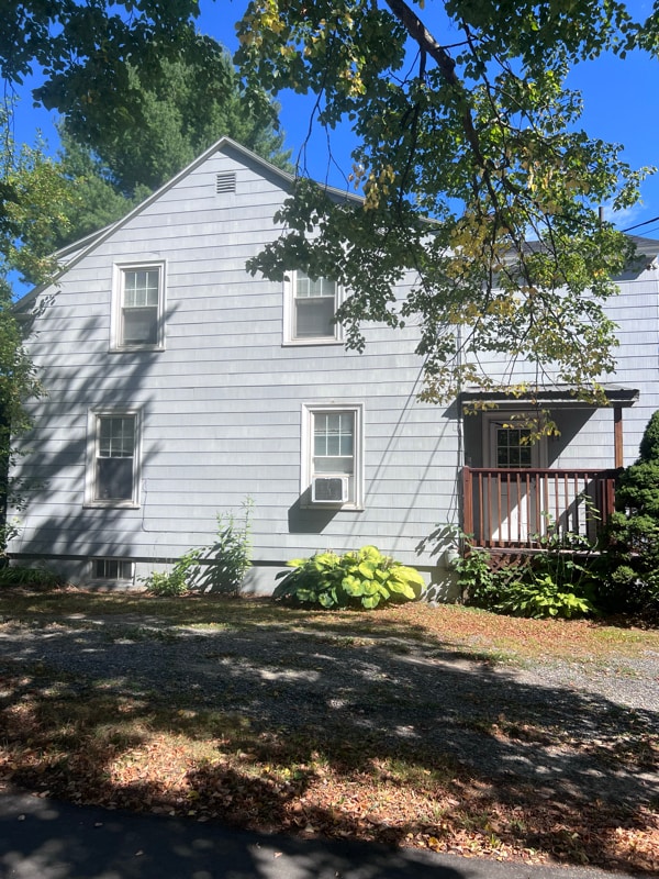 Building Photo - 360 Maple St