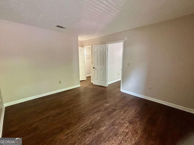 Building Photo - 3841 Woodridge Way