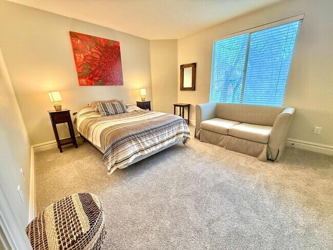 Building Photo - 625 E 200 S