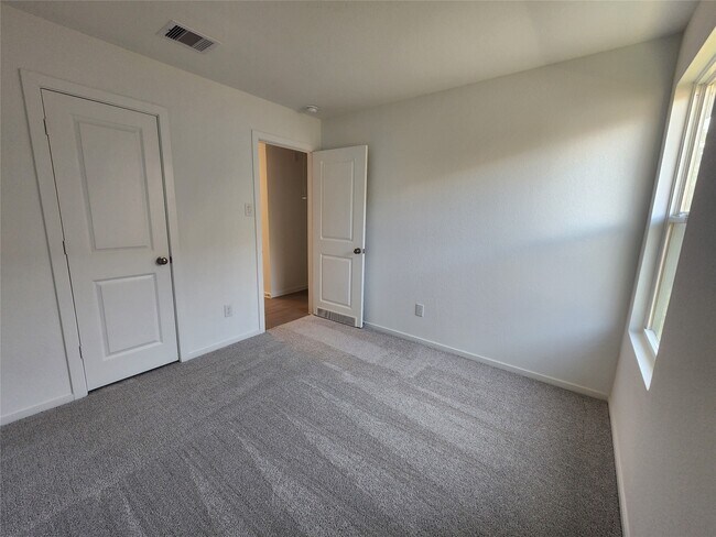 Building Photo - 1615 Winwood Dr