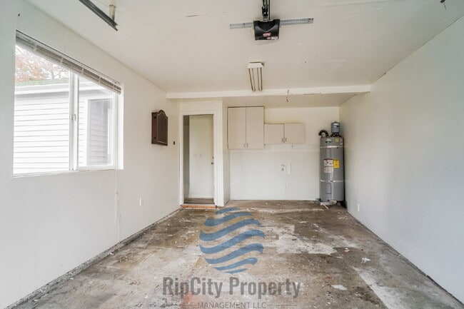 Building Photo - 2452 SE 9th Ct