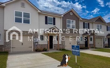 Building Photo - Privacy Fence Included!! View with 48 Hours Notice!
