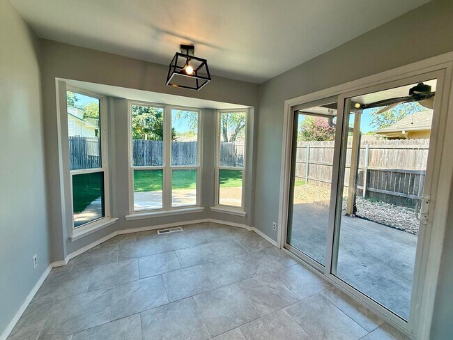Building Photo - Nice 3 bedroom 2.5 bath near Jenks HS