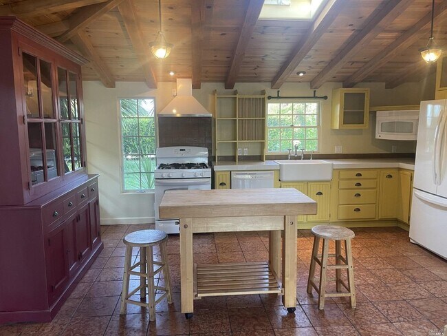 Building Photo - 124 Montego Key