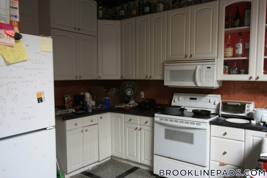 Building Photo - 25 St Marys Ct