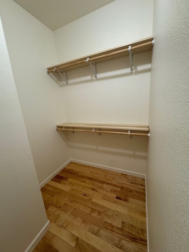 Building Photo - 3 Bedroom 2 Bath at Astoria