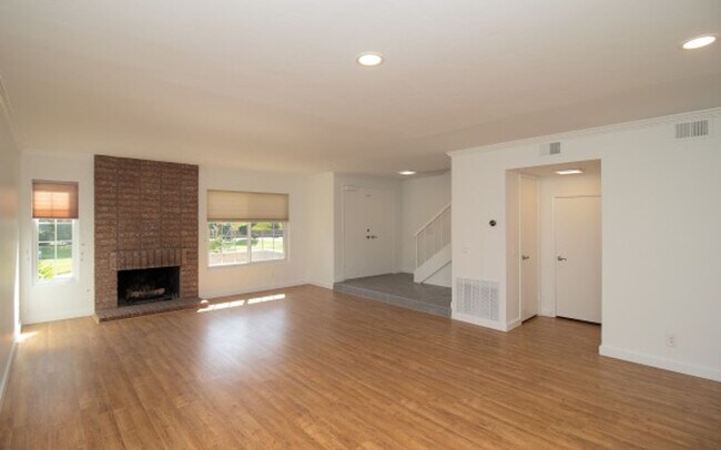 Building Photo - Beautiful 3+ bedroom Encinitas Townhouse!