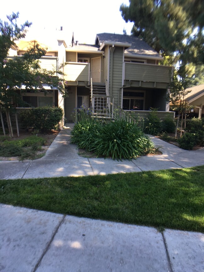 274 Front - 274 Shadow Run Dr