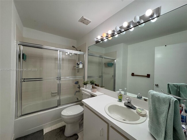 Building Photo - 573 Racquet Club Rd