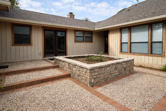 Building Photo - 2416 Birkdale Ln