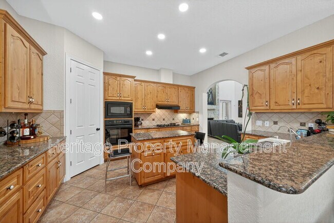 Building Photo - 24915 Estancia Cir
