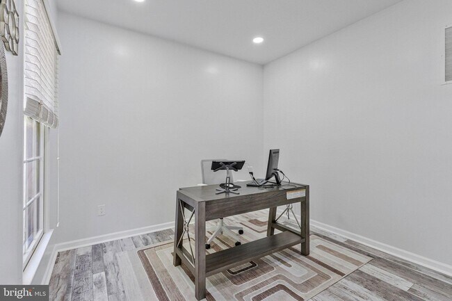 Building Photo - 43612 Winthrop Ct