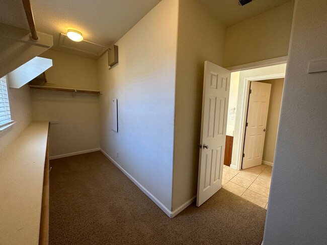 Building Photo - Beautiful 5 Bedroom, 3 Bath Mountain House...