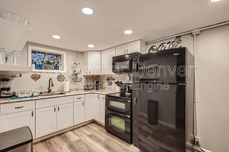 Building Photo - 5327 Independence St