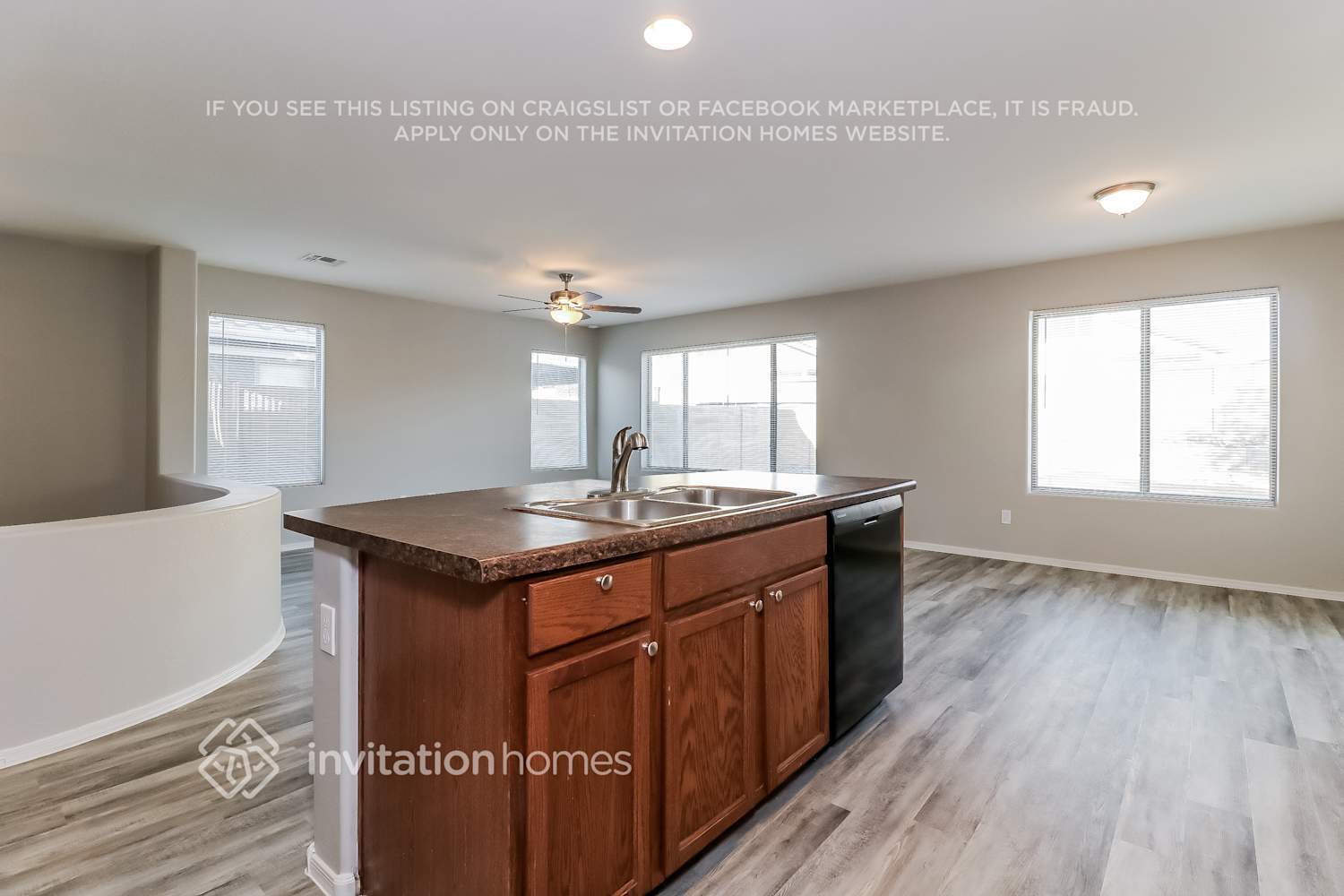 Building Photo - 25842 W Gibson Ln