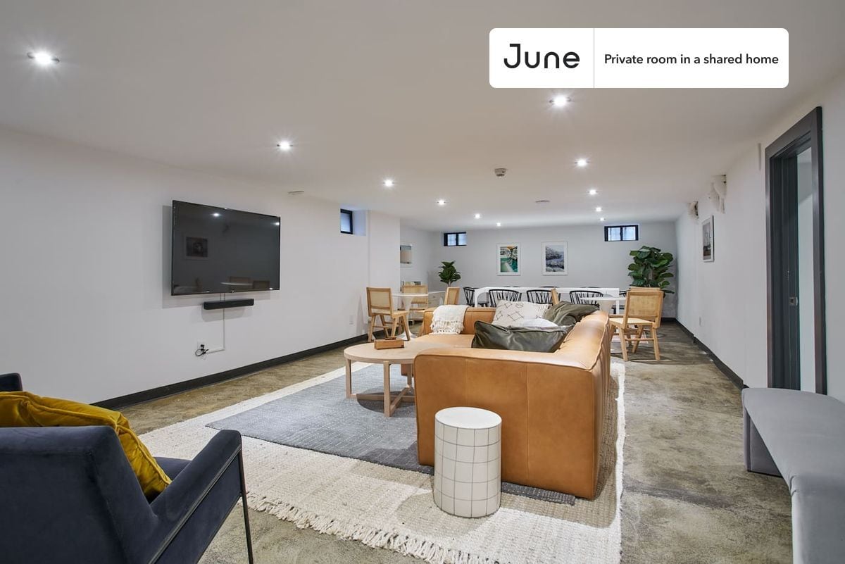 Building Photo - Prime Private ROOM in Bed-Stuy