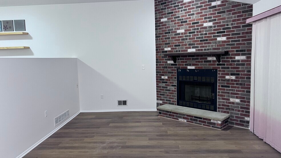 Guest Room - 146 Carson Ct