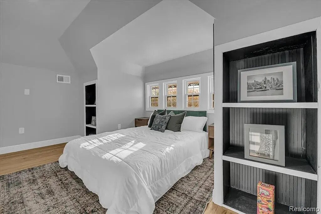 Building Photo - 1502 Virginia Park St