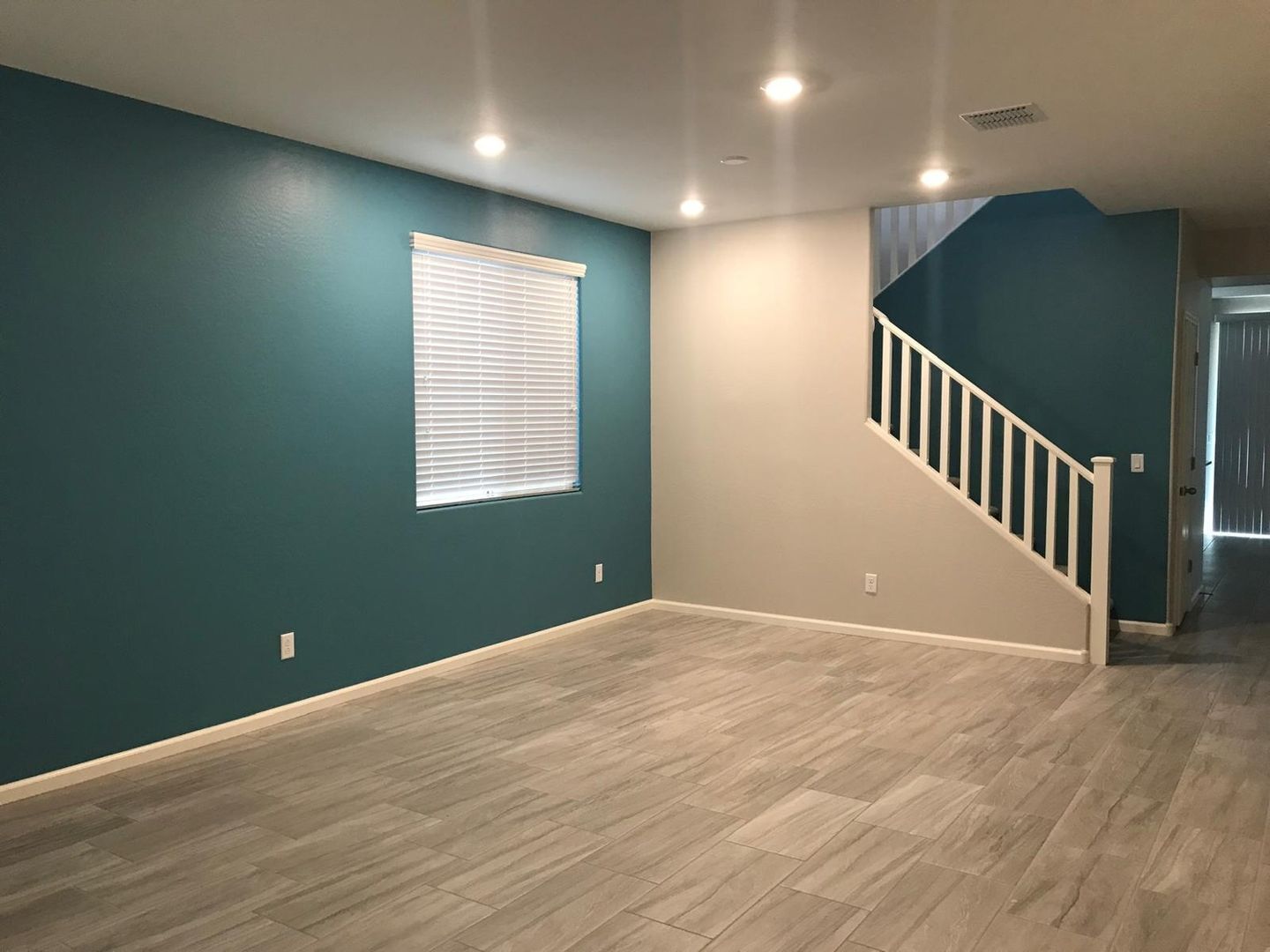 Building Photo - 5407 W Desert Hollow Dr