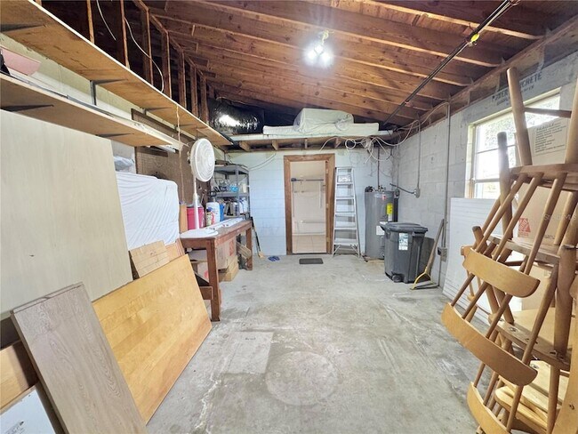 Building Photo - 1002 Biltmore Dr NW
