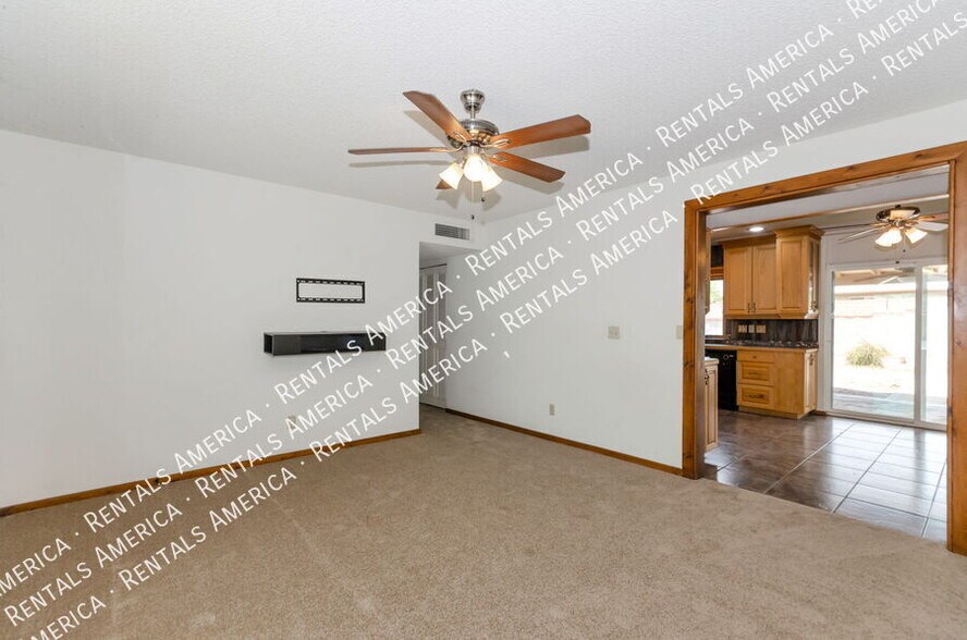 Building Photo - 7868 N Soledad Ave