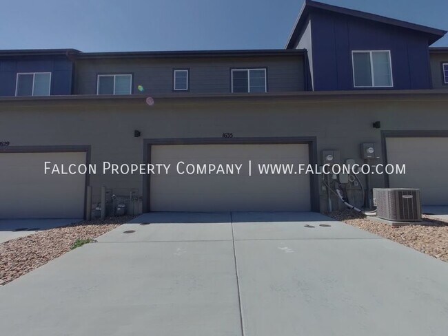Building Photo - Extraordinary Townhome in Victory Ridge! -...