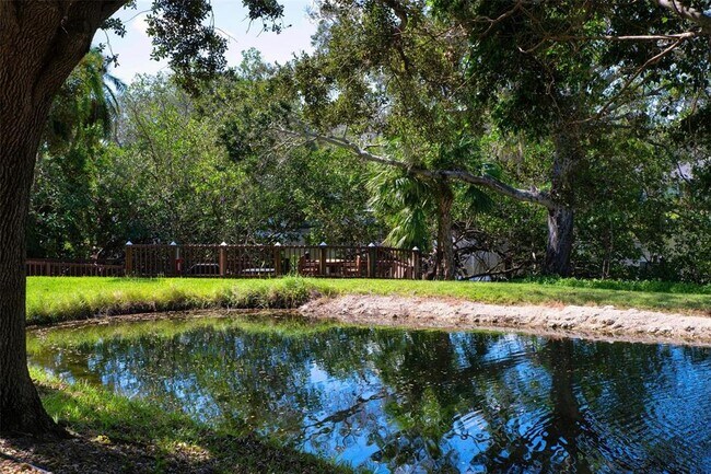 Building Photo - 850 S Tamiami Trl