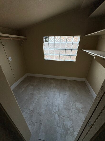 Building Photo - 250 S Grand Dr